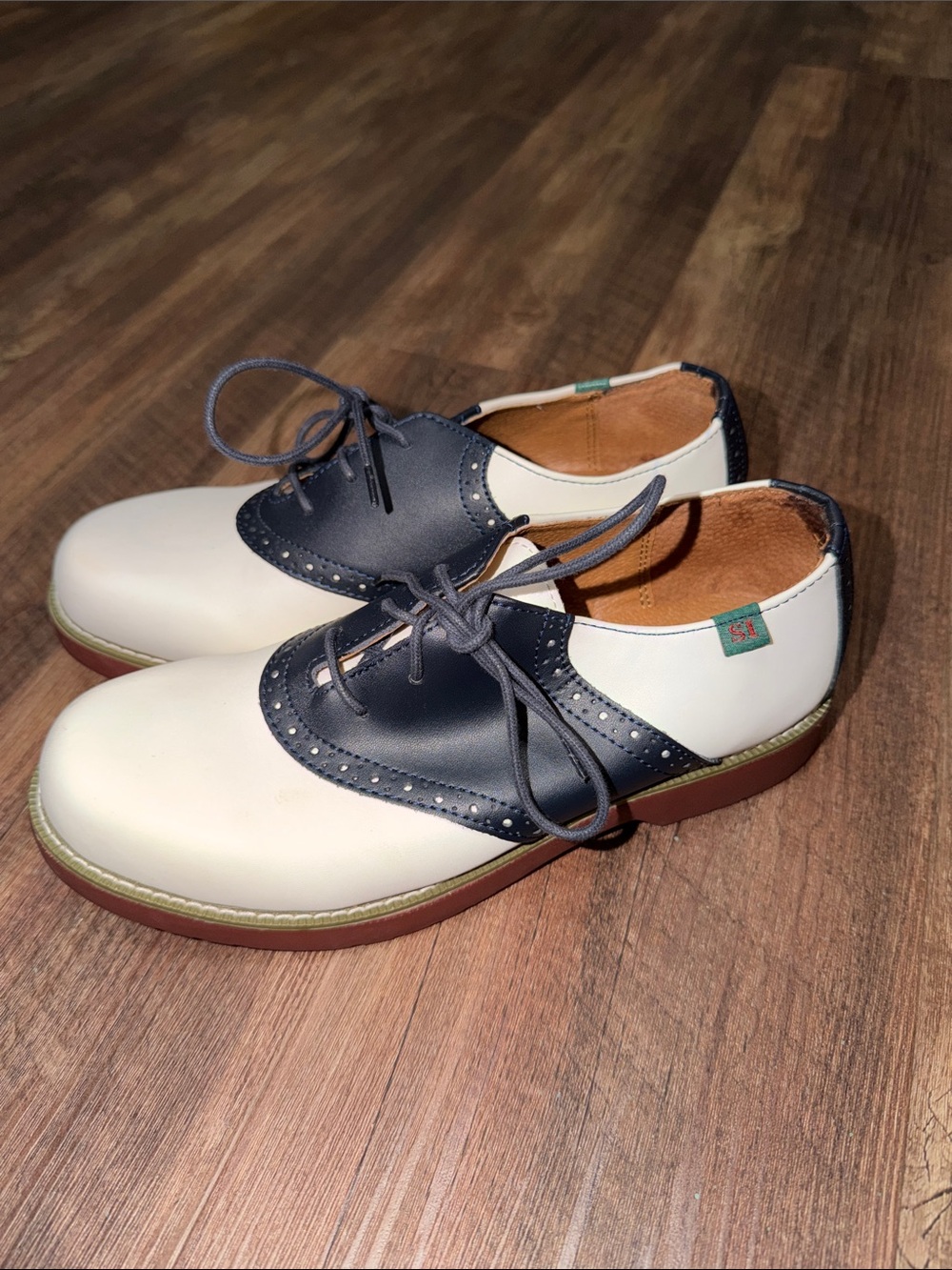 Classic Saddle Shoes School Issue Black and White Leather Women’s Size 9 W - Picture 3 of 8